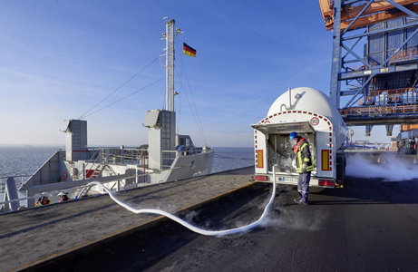 Erste LNG-Bebunkerung im Elbehafen Brunsbüttel